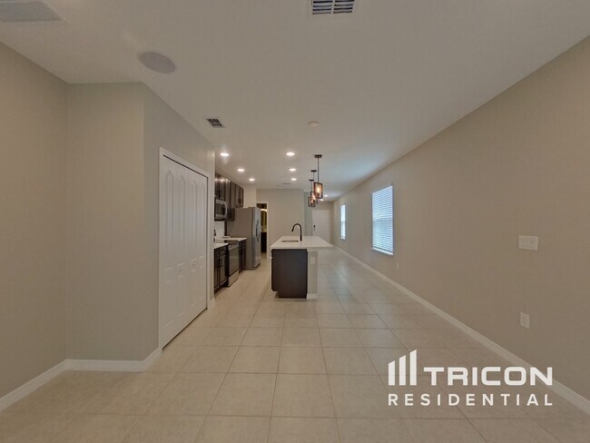 Building Photo - 4376 Desert Rose Avenue Kissimmee FL