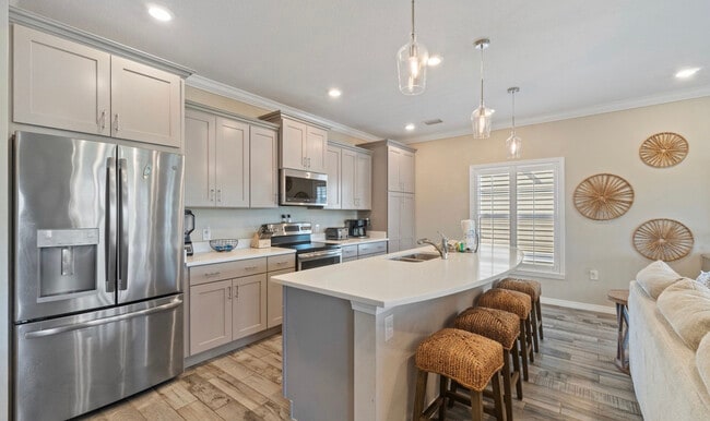 Building Photo - 6598 Carlinga Dr