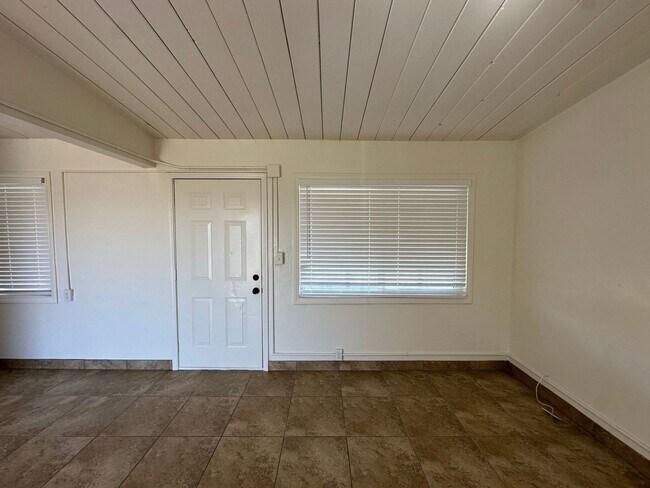 Foto del edificio - 1 BEDROOM 1 BATH APPLE VALLEY HOME