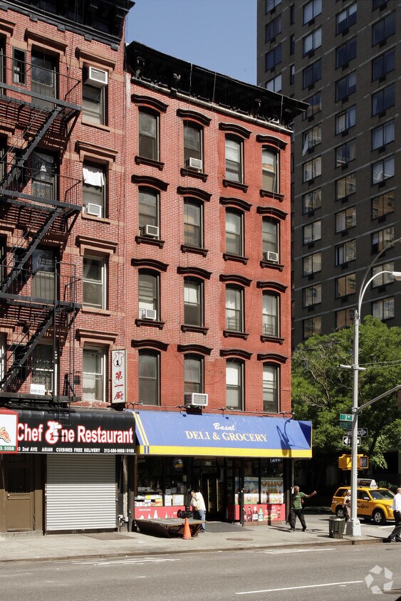 Building Photo - 495 Second Ave