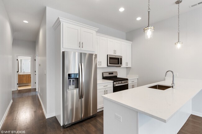 Building Photo - 4921 S Vincennes Ave