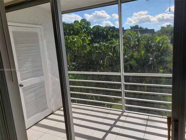 Foto del edificio - 715 Lori Dr