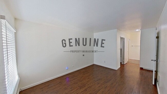 Foto del edificio - Upstairs 1 Bedroom in Desirable Macarthur Village ~ Community Pool and Tennis Courts