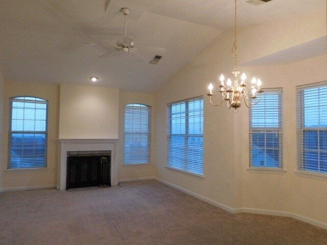 Building Photo - 810 Beverley Dr