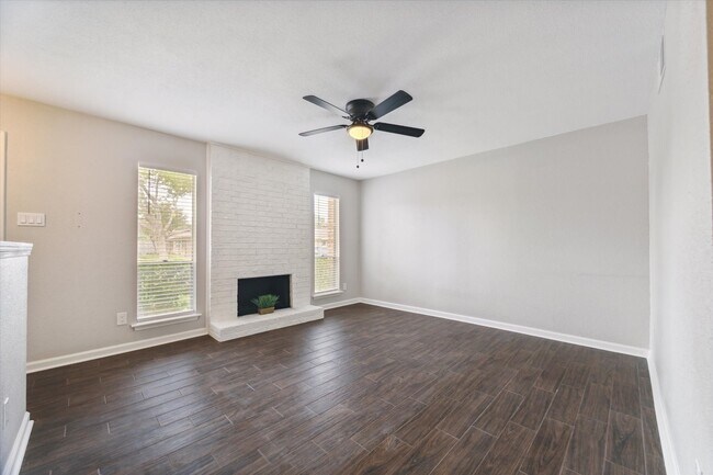 Foto del edificio - 1428 Silverpines Rd