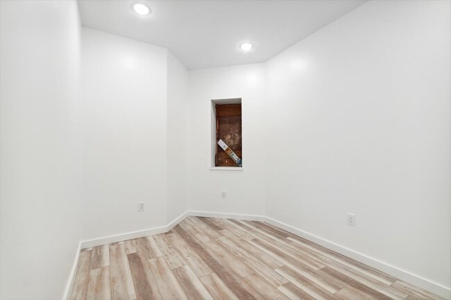 Building Photo - 6161 Walnut Street, Unit 1C