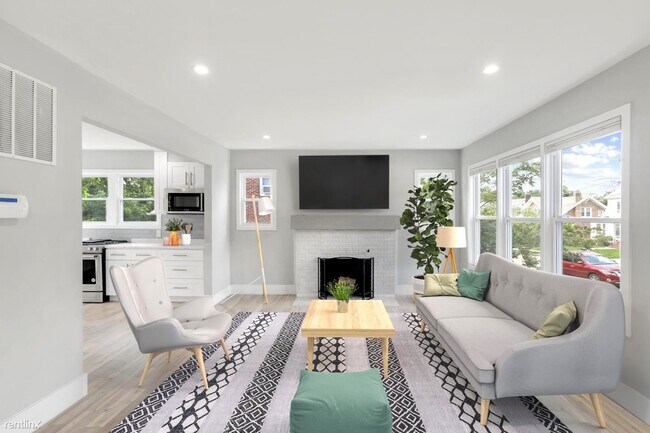 Foto del edificio - 1 br, 1 bath House - 2235 Quincy St Ne Daz...