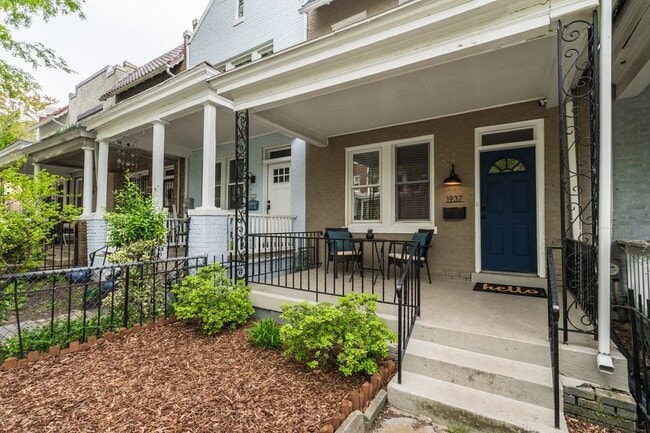 Building Photo - Fabulous Row Home Off H Street! 2 Bedrooms...