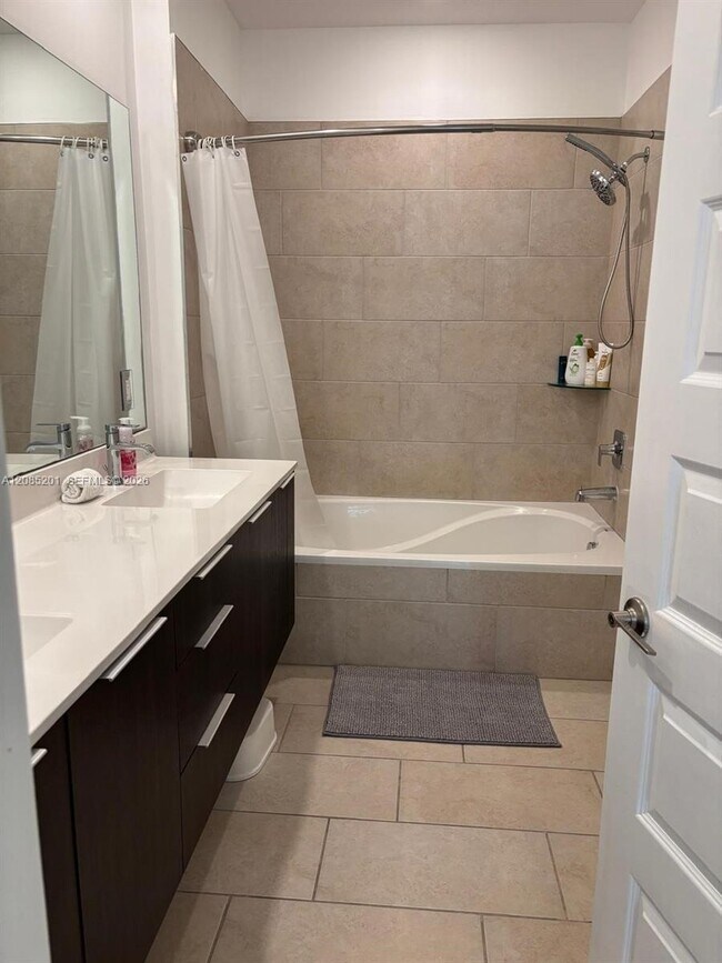 Foto del edificio - 4740 NW 84th Ct