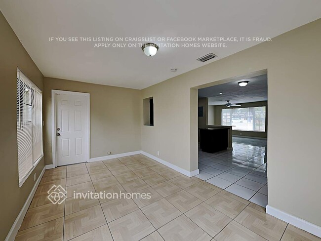 Building Photo - 2401 Jamaica Dr
