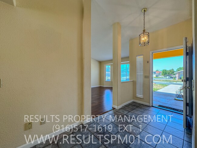 Building Photo - Spacious 4 Bedroom on corner lot