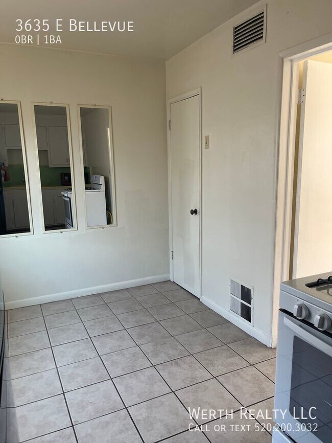 Building Photo - Adorable Studio In Small Single Level Comm...