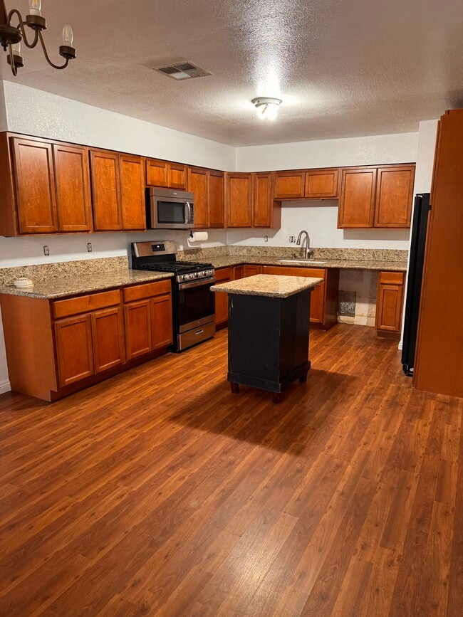 Building Photo - 61538 Valley View Dr