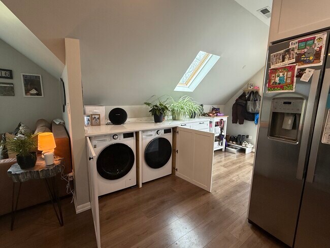 Foto del edificio - 2103 W Eastwood Ave