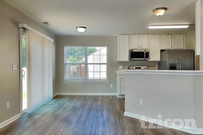 Building Photo - 2120 Clear Brook Dr