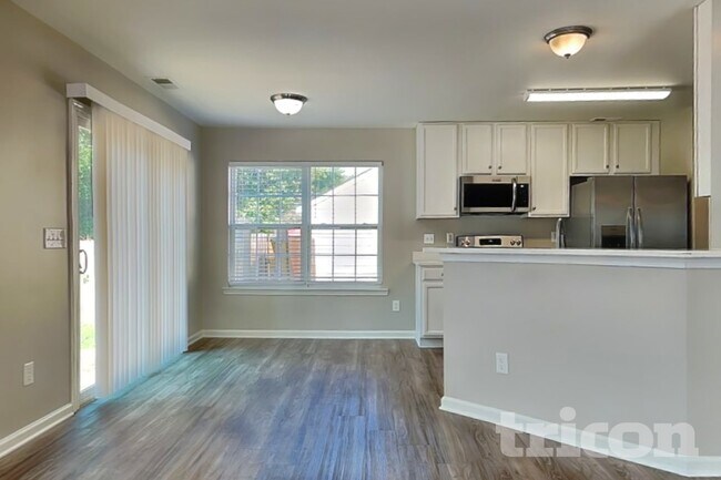 Foto del edificio - 2120 Clear Brook Dr