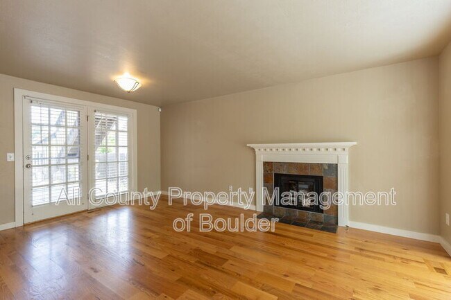 Building Photo - 453 W Sumac Ct