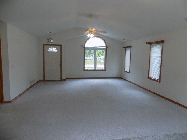 Building Photo - 2925 Fenwick Rd