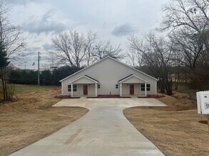 Building Photo - 20 Sanford Ave