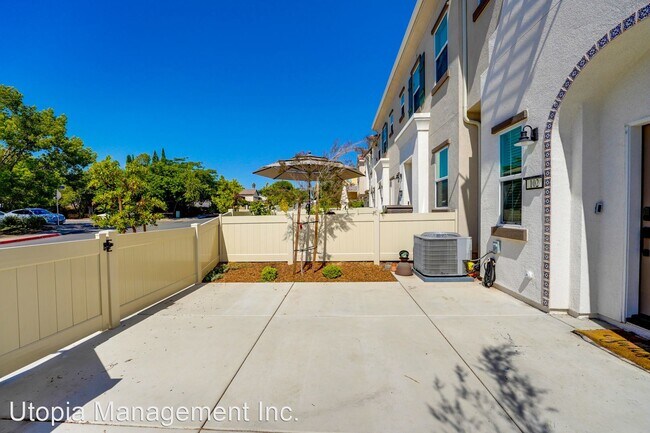 Foto del edificio - 3 br, 2.5 bath House - 143 Avenida Chapala...