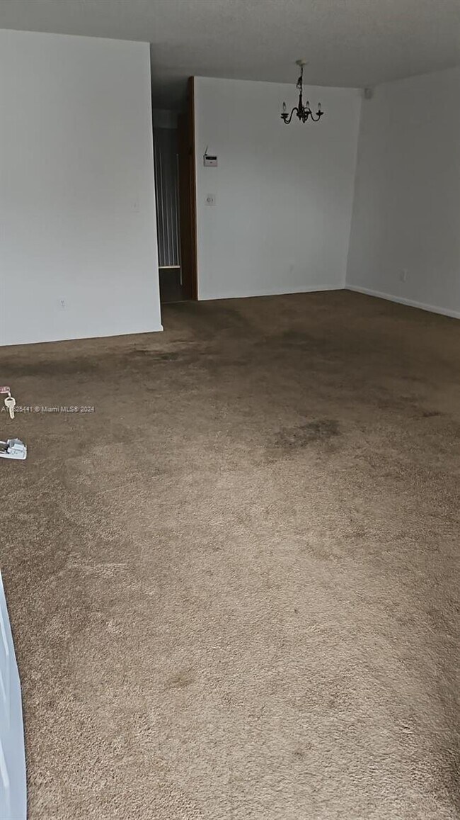 Foto del edificio - 1389 White Pine Dr