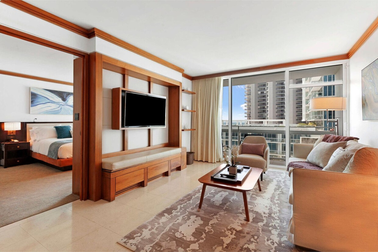 Foto principal - 6801 Collins Ave