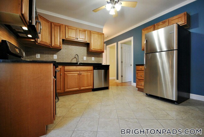 Building Photo - 40 Turner St