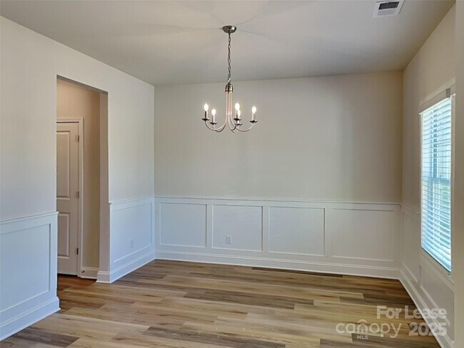 Building Photo - 139 Queenshall Rd