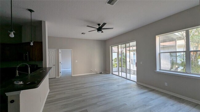 Foto del edificio - 2606 Fiddlestick Cir