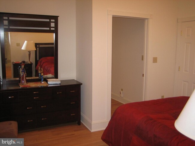 Building Photo - 347 Nassau St