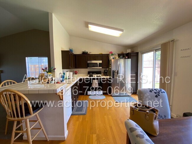Foto del edificio - Single Story - 3 Bed, 2 Bath - Gardener Pr...