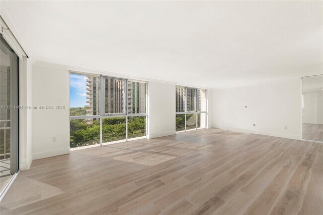 Building Photo - 600 Grapetree Dr