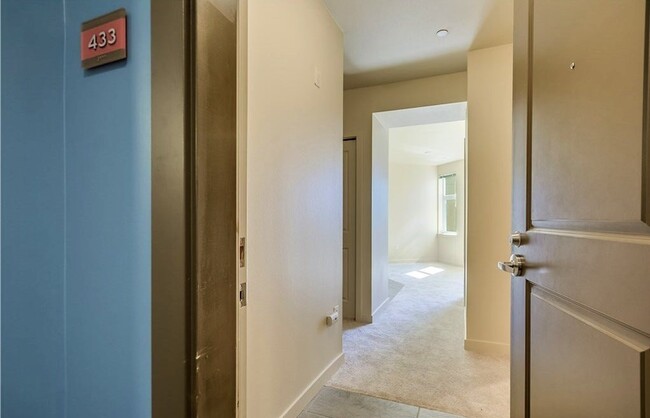 Foto del edificio - Open 1-bed condo in the Heart of Ballard