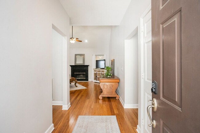 Foto del edificio - 1004 Elmshade Ln