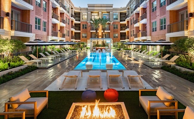 Building Photo - 160 Birdsall St