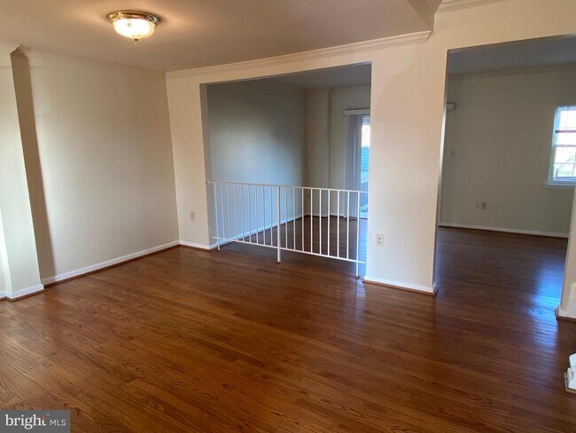 Foto del edificio - 7432 Pohick Rd