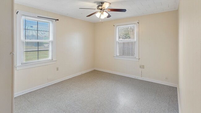 Foto del edificio - 2 Bedroom Home in Port Allen for Lease!