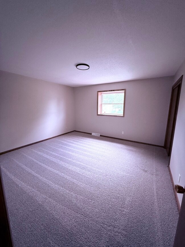Building Photo - 4052 Canterbury Dr