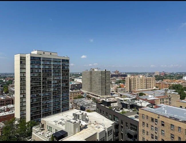 Building Photo - 2740 N Pine Grove Ave