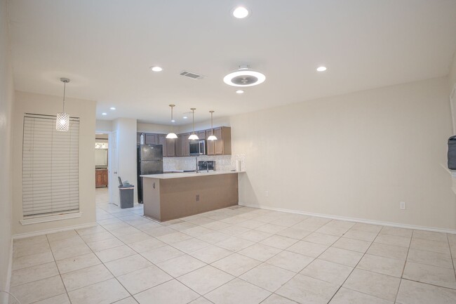 Foto del edificio - Nice and roomy one bedroom, First floor fl...