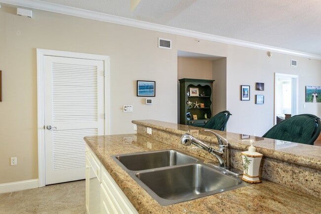 Foto del edificio - Stunning 8th-Floor Oceanview Condo – 3 Bed, 2.5 Bath