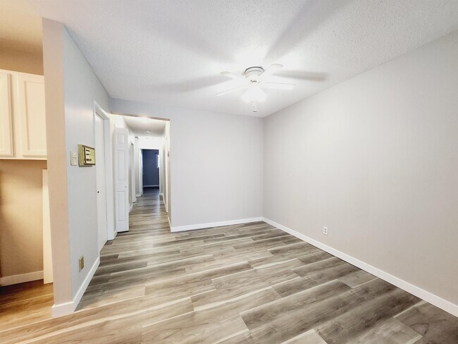 Photo du bâtiment - 12212-12277 77 St NW