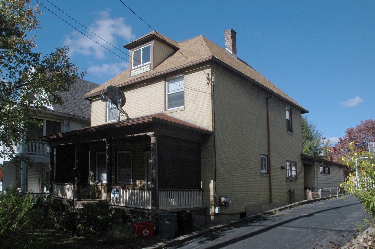 Building Photo - 723 Wheeler Ave