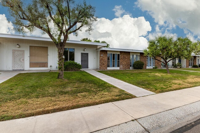 Foto del edificio - 13066 N 100th Dr