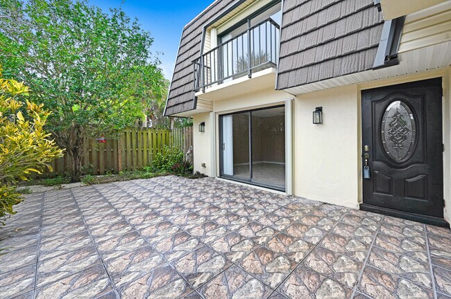 Foto del edificio - 2111 Vista Oaks Cir NE