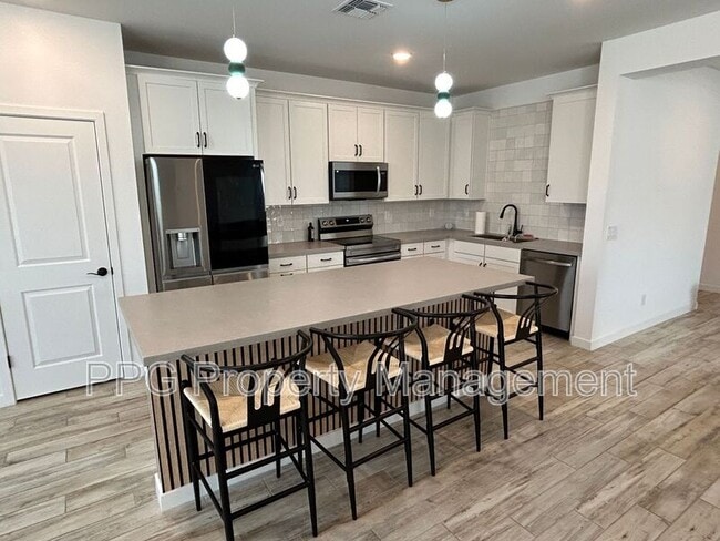 Building Photo - 18467 W Country Club Terrace