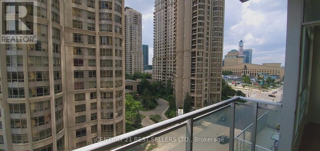 Building Photo - 225-225 Webb Dr