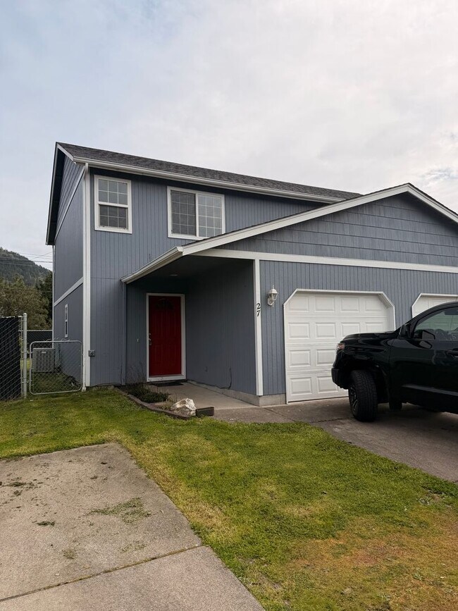 Foto del edificio - 3-Bedroom Duplex in Lowell