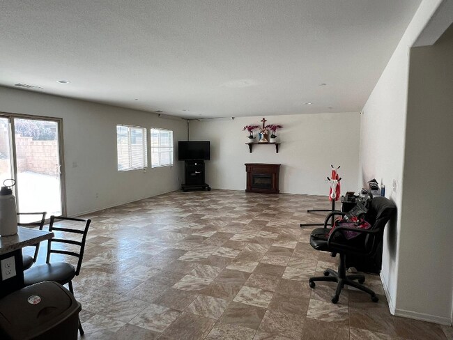 Foto del edificio - 16760 Meridian Ln