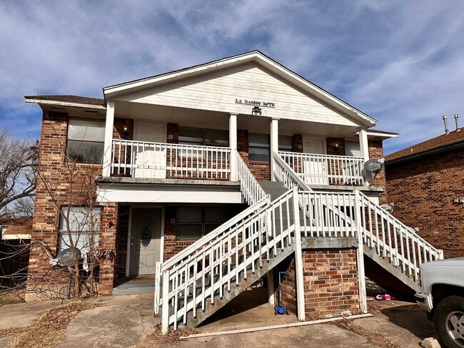 Building Photo - 109 SE 42nd St